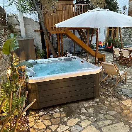 Mk With Breakfast And Jacuzzi Holiday home Sarkhos